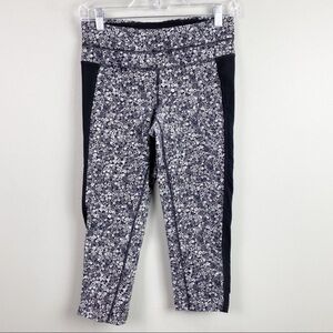 Athleta Black and White Floral Cropped leggings Small